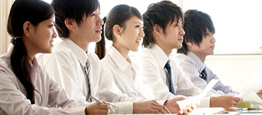 日本調剤グループの教育ノウハウを学習する薬剤師のイメージ