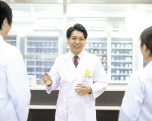 日本調剤社員男性の写真