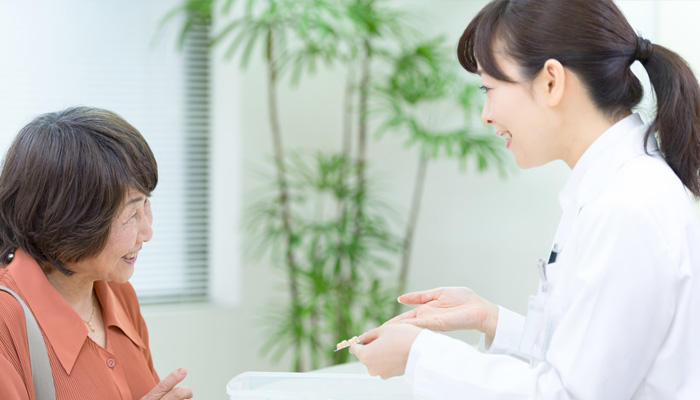 【先輩薬剤師にアンケート！】患者さまや医師と上手にコミュニケーションをとる５つのコツ