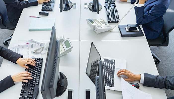 デスクワークのイメージ