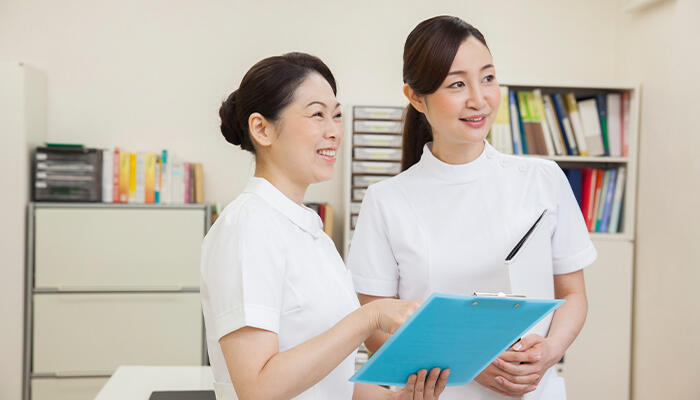 引き継ぎを行う薬剤師のイメージ