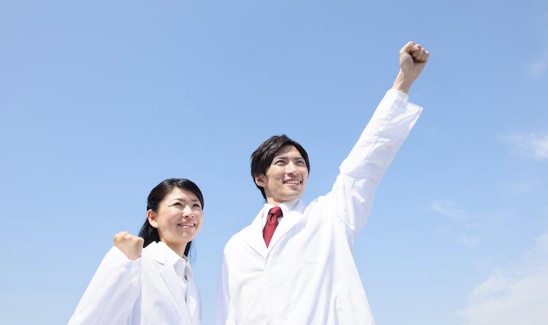 薬剤師で年収1000万円は可能？働き方とキャリアアップのコツを解説