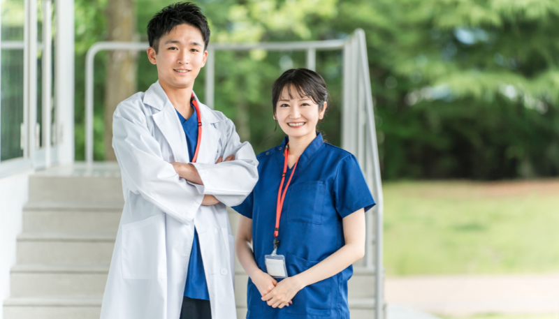 男女の医療従事者