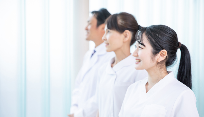 転職に成功して笑顔の薬剤師