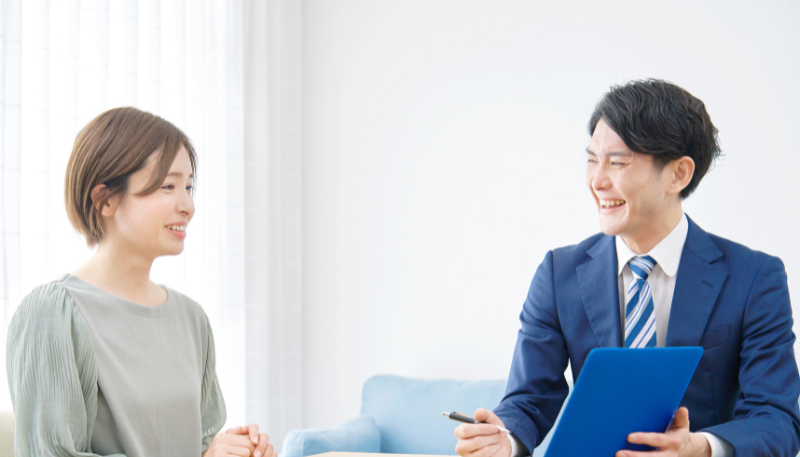 離職率を転職コンサルタントに確認する様子