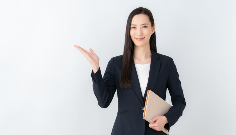 離職率が高い職場を見分ける方法を転職コンサルタントが解説している様子