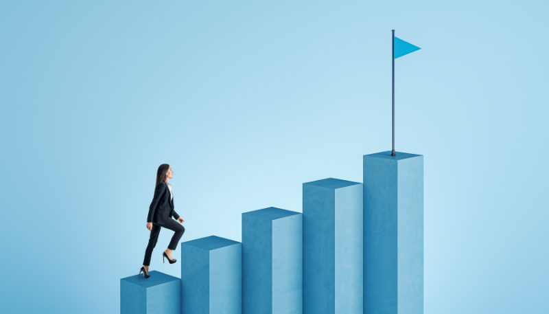 ステップアップする女性の様子