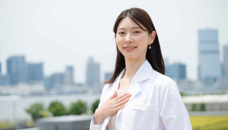 年収をアップさせたい女性薬剤師のイメージ写真