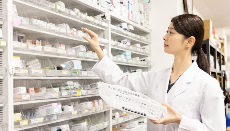 ドラッグストア薬剤師が働く姿