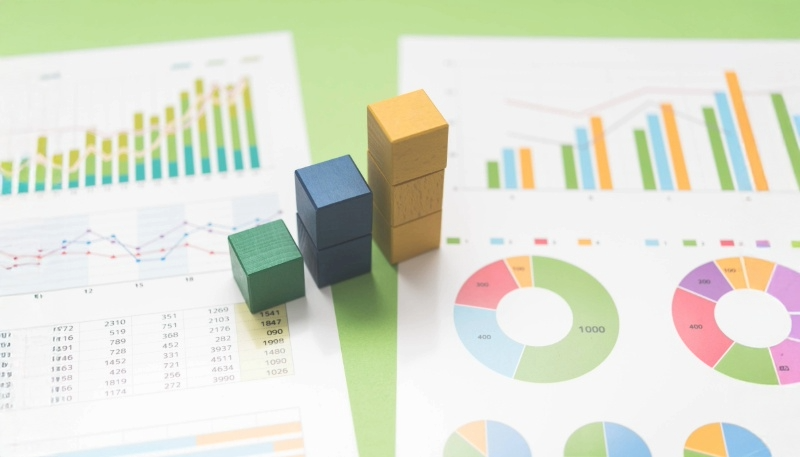 いろいろな統計データをまとめたグラフの写真