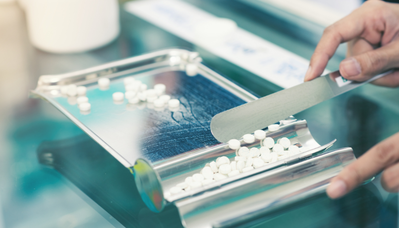 調剤する人の画像