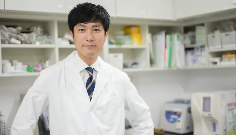男性薬剤師の画像