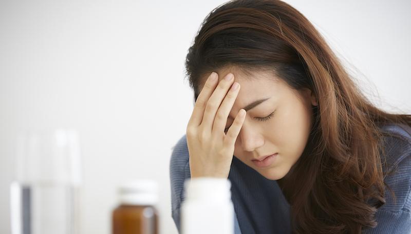 片頭痛予防の抗体医薬「エムガルティ」とは？在宅自己注射の処方における注意点も解説