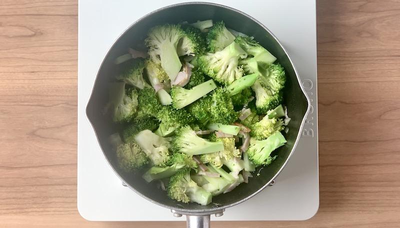 ブロッコリーとベーコンのくたくた煮