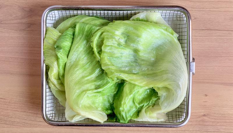 サーモンとレタスの生春巻き風