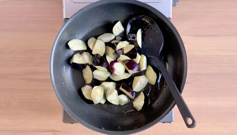 鶏肉となすのヤンニョムチキン