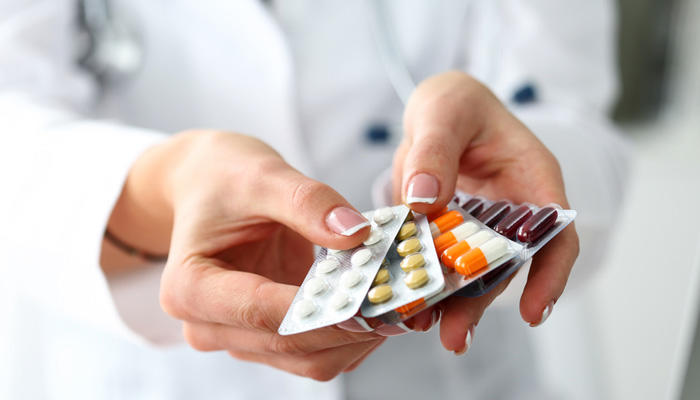 処方する薬剤師のイメージ