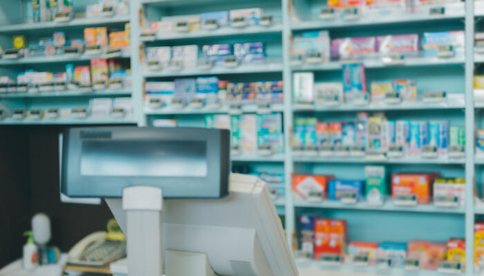 ドラッグストアで働く薬剤師のイメージ