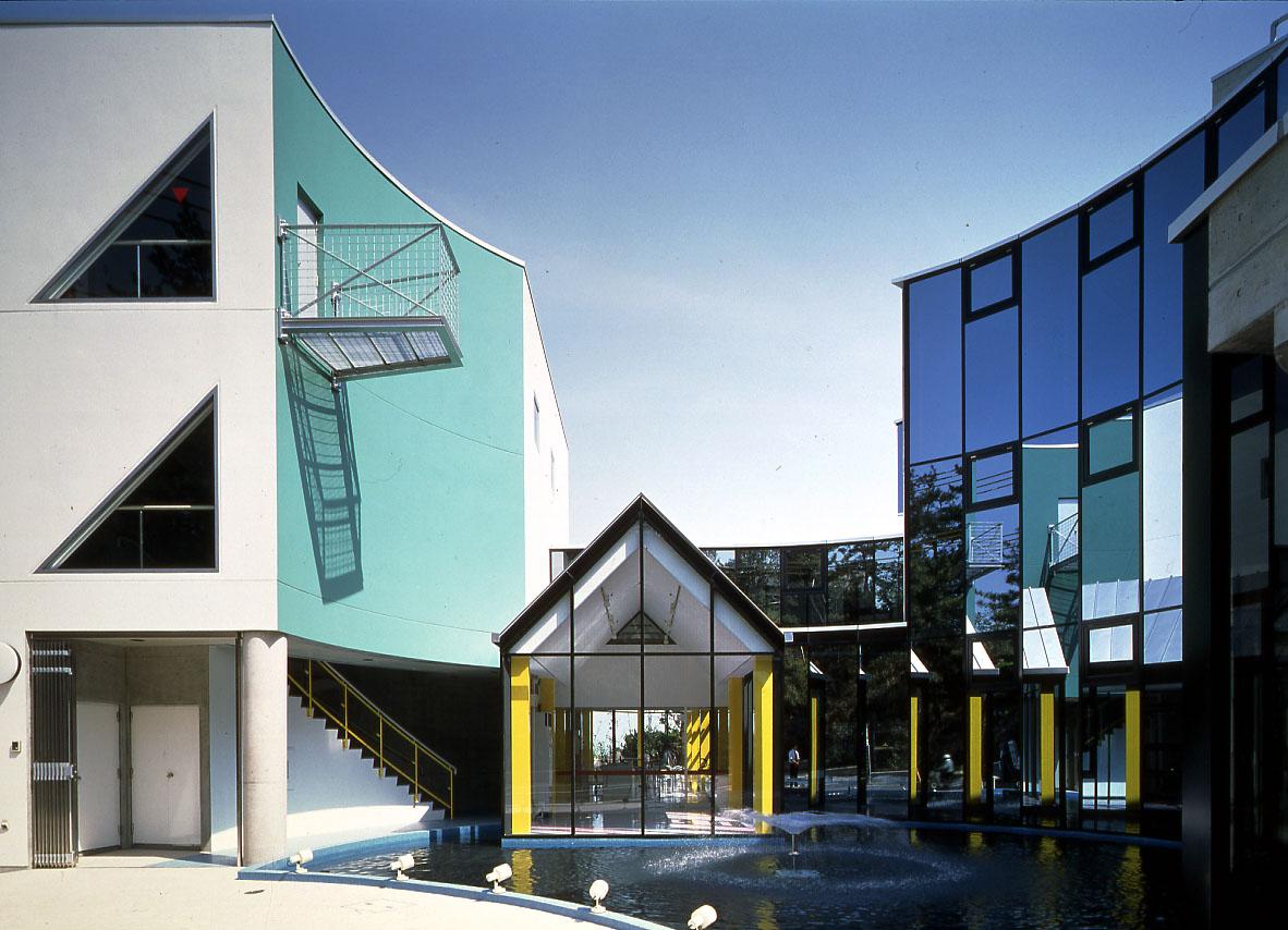 【神戸市長田区】≪人気の土日祝休み｜デザイン性あるオシャレな外観の病院≫年間休日123日！休みが多く17時までの勤務｜回復期リハビリで多くの実績と高い評価あり