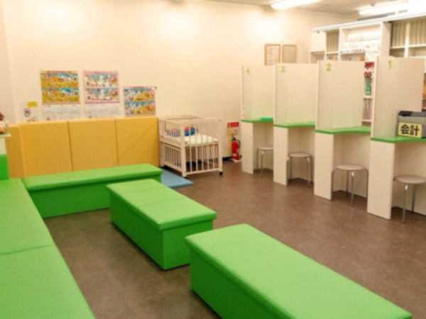 【札幌市西区】4週8休★年間休日120日以上！JR琴似駅直結型の健康サポート薬局！札幌市内限定勤務が可能！全店電子薬歴！店舗間在庫ネットワークシステム導入済み！