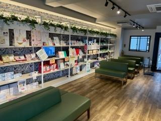 【筑紫野市/朝倉街道駅】18時終業で残業ほぼなし！未経験可・ご経験次第で年収520万円可能で駅徒歩5分の好立地な薬局