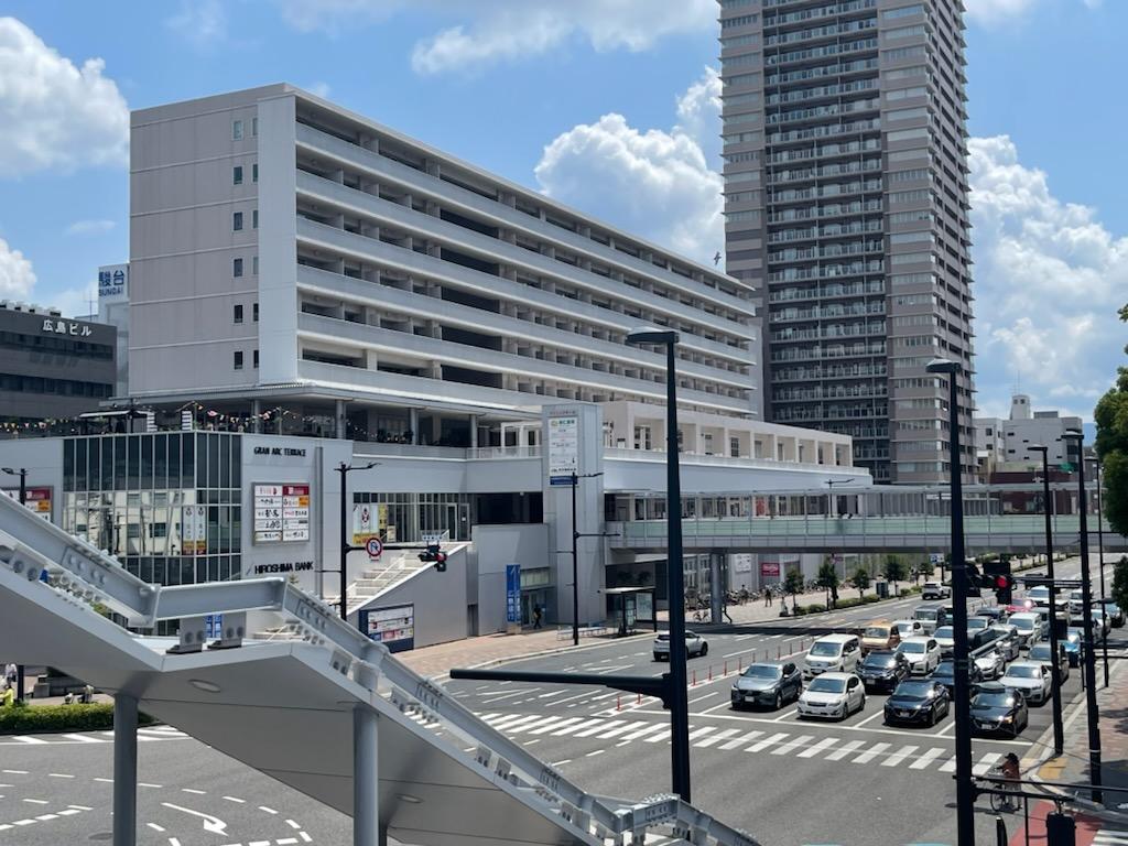 【広島市東区/広島駅】駅直結で通勤至便！年間休日116日、年収最大550万円も可能。充実の研修制度でスキルアップを支援します。