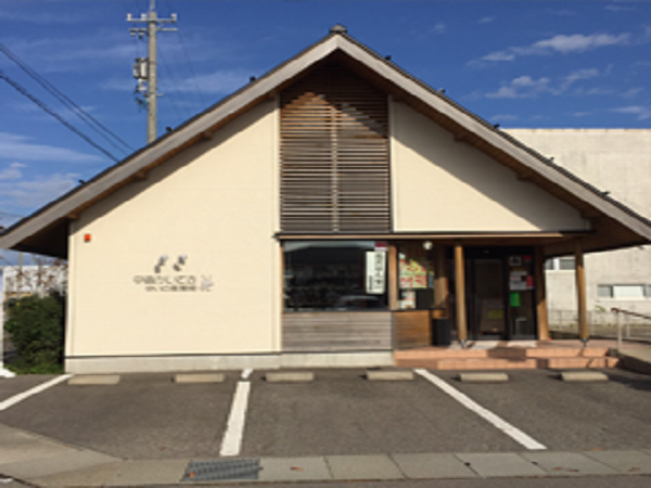 【金沢市/東金沢駅】≪住宅手当有ります◎≫天井が広く明るいキレイな調剤薬局！複数科目応需×在宅も積極的でスキルアップしたい方にオススメです！駅から徒歩10分♪